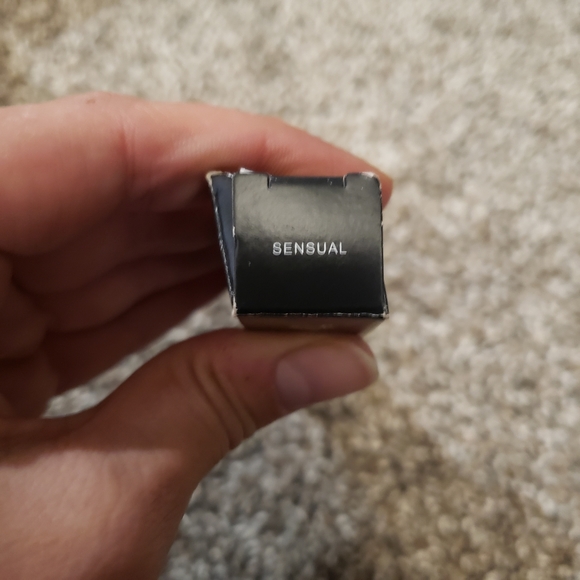 Younique Splash lip stick - Picture 2 of 2